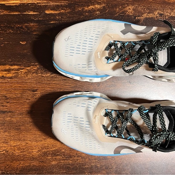 On Cloudmonster 2 women's running shoe in the Cream/Horizon colorway. - Picture 3 of 14